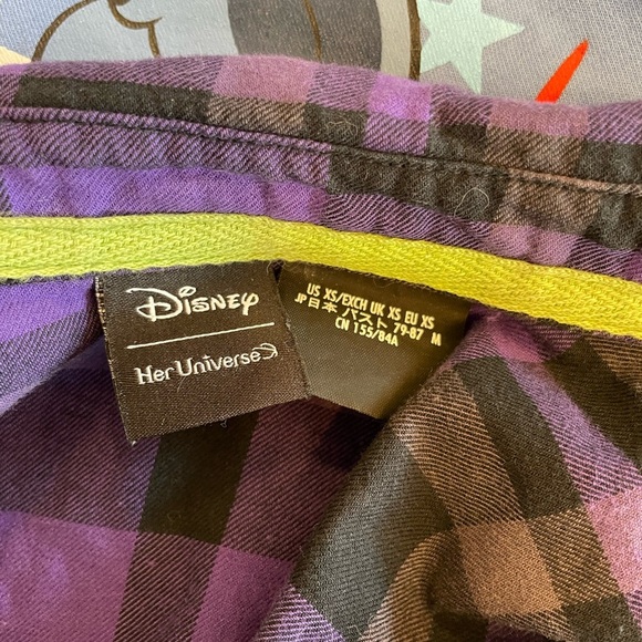 Disney Parks Her Universe plaid Haunted Mansion Hitchhiking Ghosts blouse medium - Picture 6 of 7